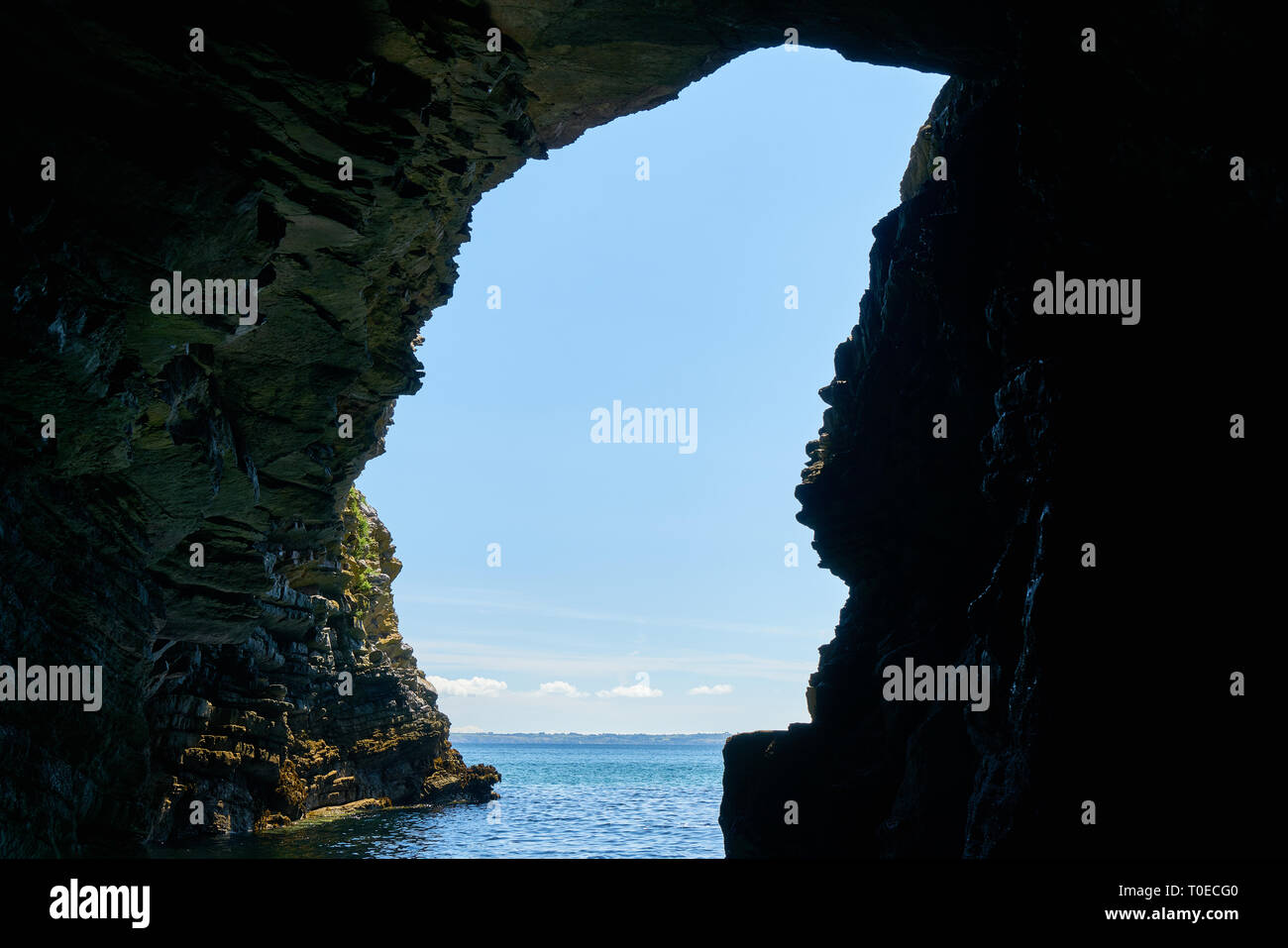 Grotte von Morgat von innen im Atlantik, in der Bretagne Stockfoto