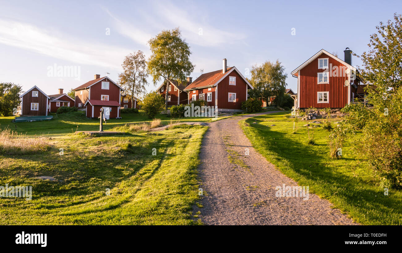 Traditionial Dorf auf der Insel Harstena in Schweden, bekannt für die Robbenjagd, die einst dort durchgeführt wurde. Jetzt ist es eine Touristenattraktion. Stockfoto