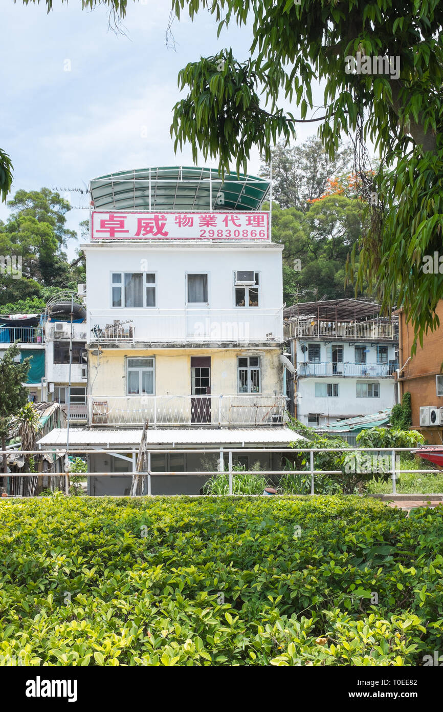 Wohngebäude auf der kleinen Insel Hong Kong von Peng Chau Stockfoto
