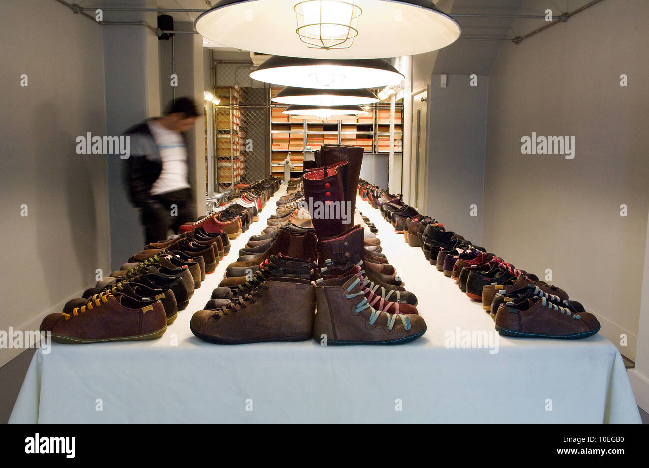 Camper Schuhe auf der Anzeige Stockfoto