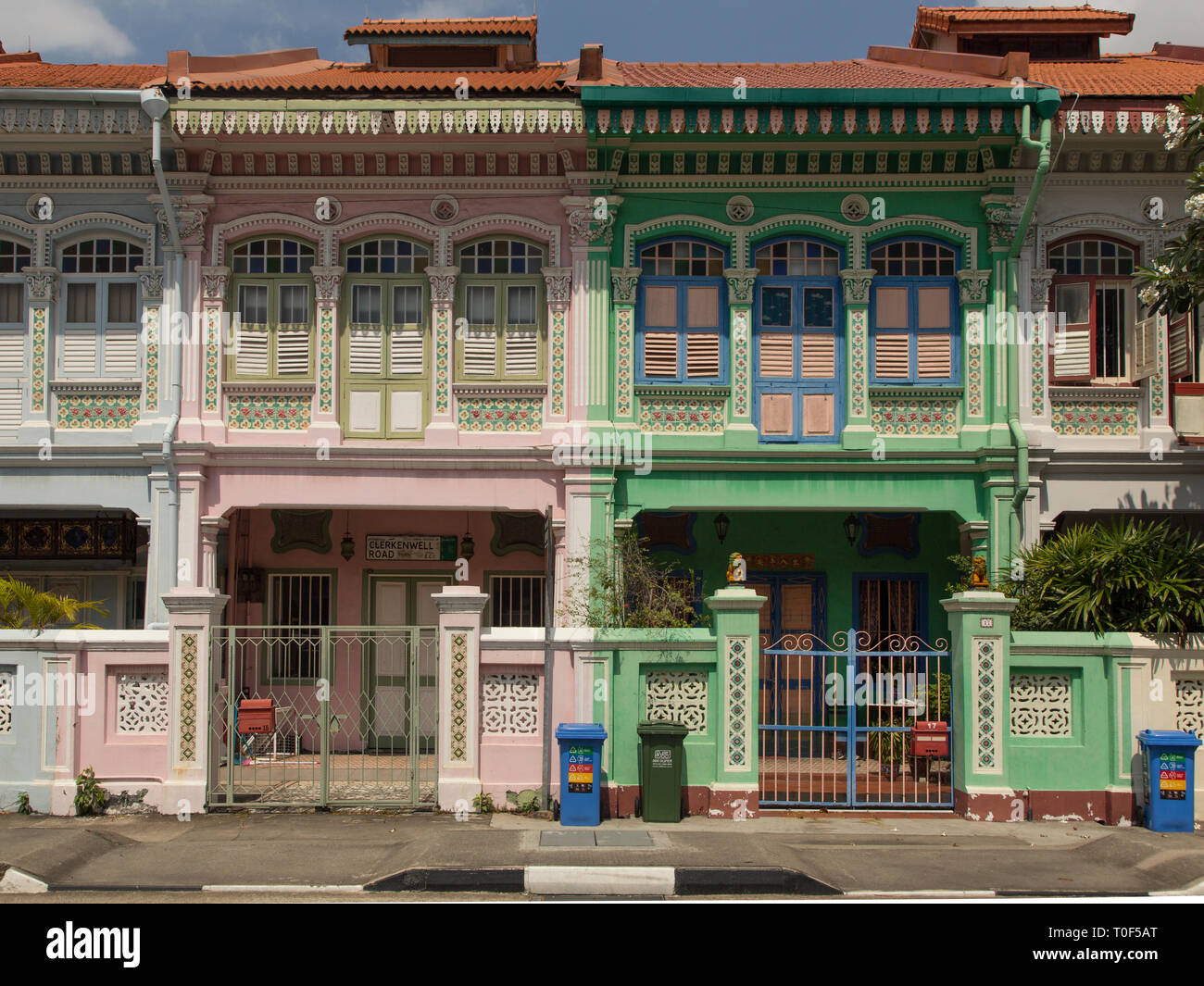 Die Fassaden der Häuser auf Koon Seng Road, Joo Chiat Gegend, Singapur Stockfoto