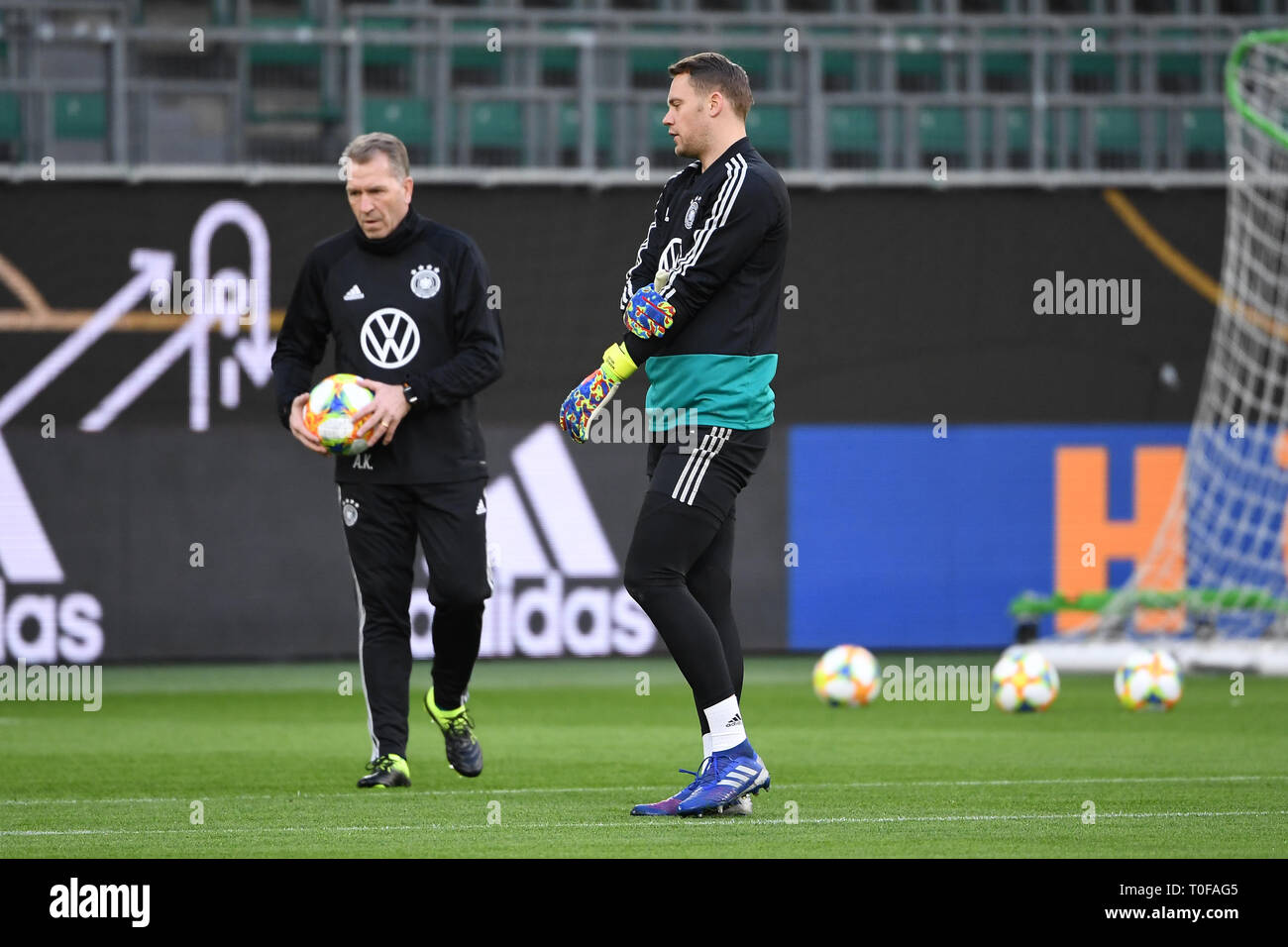 Wolfsburg, Deutschland. 19 Mär, 2019. torwarttrainer Andreas Koepke (Deutschland) und Torwart Manuel Neuer (Deutschland). GES/fussball/Nationalmannschaft: DFB-Training, 19.03.2019 Fußball / Fussball: Deutsche Nationalmannschaft, Ausbildung, Praxis, Wolfsburg, 19. März 2019 | Verwendung der weltweiten Kredit: dpa/Alamy leben Nachrichten Stockfoto