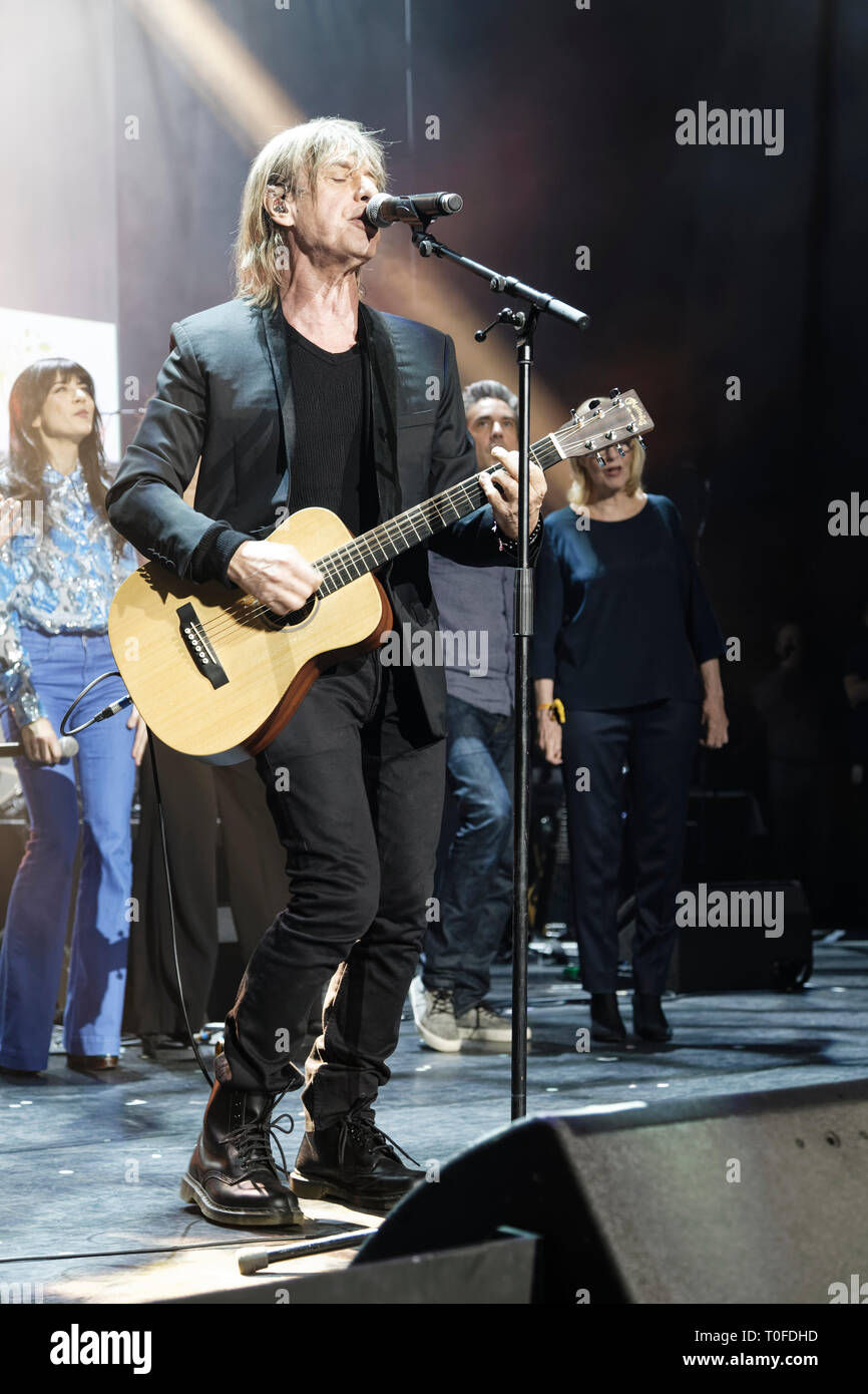 Paris, Frankreich. 18 Mär, 2019. Jean-Louis Aubert führt während der XIV Charity Gala gegen die Alzheimer Krankheit am Olympia am 18. März 2019 in Paris, Frankreich. Quelle: Bernard Menigault/Alamy leben Nachrichten Stockfoto