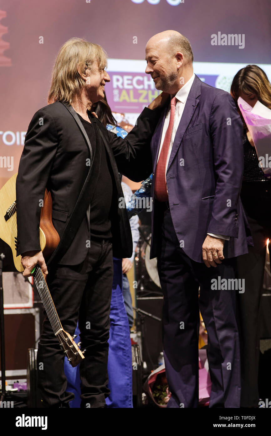 Paris, Frankreich. 18 Mär, 2019. Jean-Louis Aubert und Dr. Olivier De Ladoucette während der XIV Charity Gala gegen die Alzheimer Krankheit am Olympia am 18. März 2019 in Paris, Frankreich. Quelle: Bernard Menigault/Alamy leben Nachrichten Stockfoto