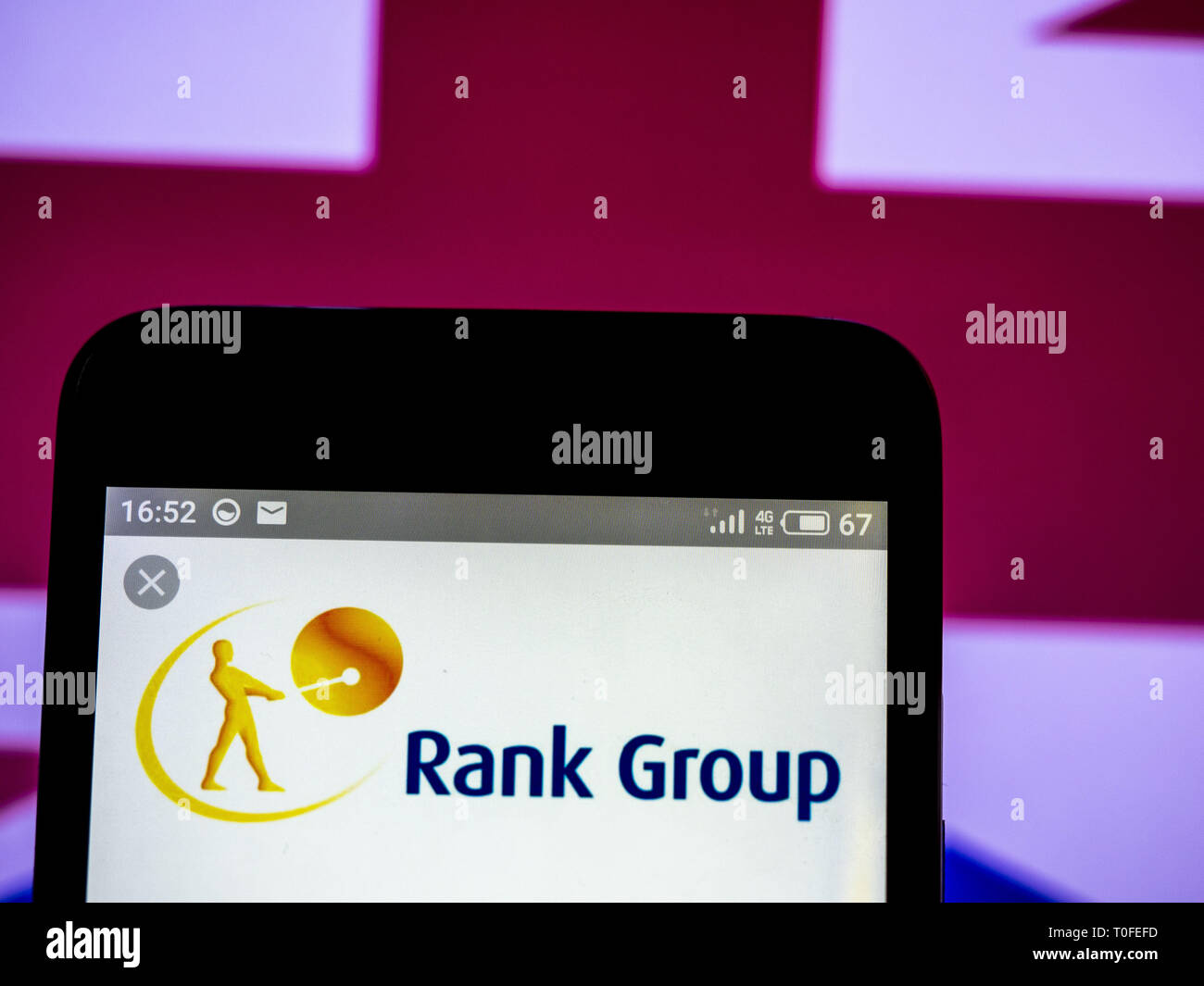 In der Ukraine. 19 Mär, 2019. Rank Group Finance plc Firmenlogo gesehen auf einem Smartphone angezeigt. Quelle: Igor Golovniov/SOPA Images/ZUMA Draht/Alamy leben Nachrichten Stockfoto