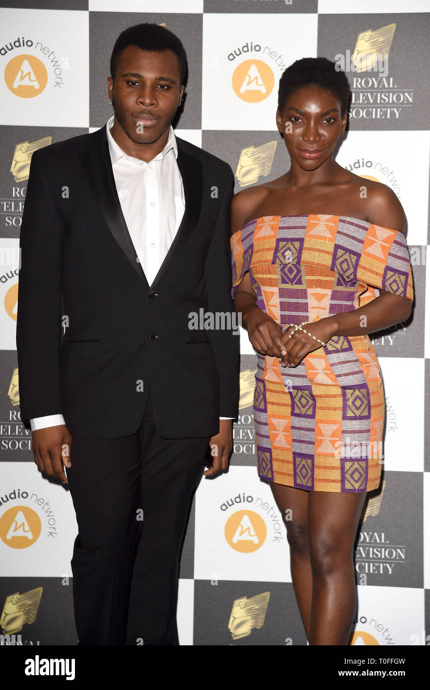 LONDON, GROSSBRITANNIEN. März 19, 2019: Michaela Coel für die Royal Television Society Awards 2019 im Grosvenor House Hotel, London anreisen. Bild: Steve Vas/Featureflash Credit: Paul Smith/Alamy leben Nachrichten Stockfoto