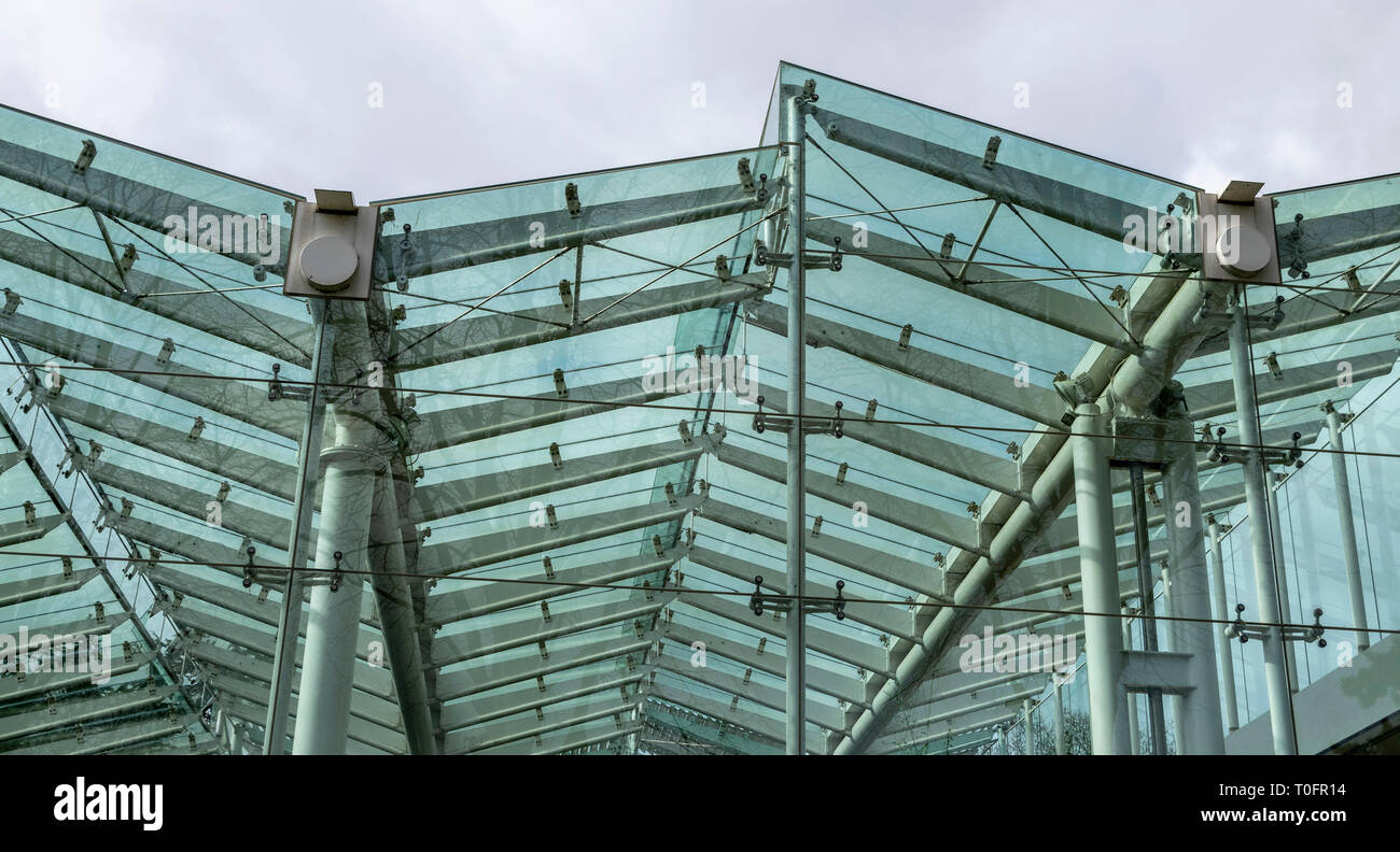 Ein Blick auf das Glasdach des Glass House in der jephson Park in Leamington Spa, Warwickshire, Großbritannien Stockfoto