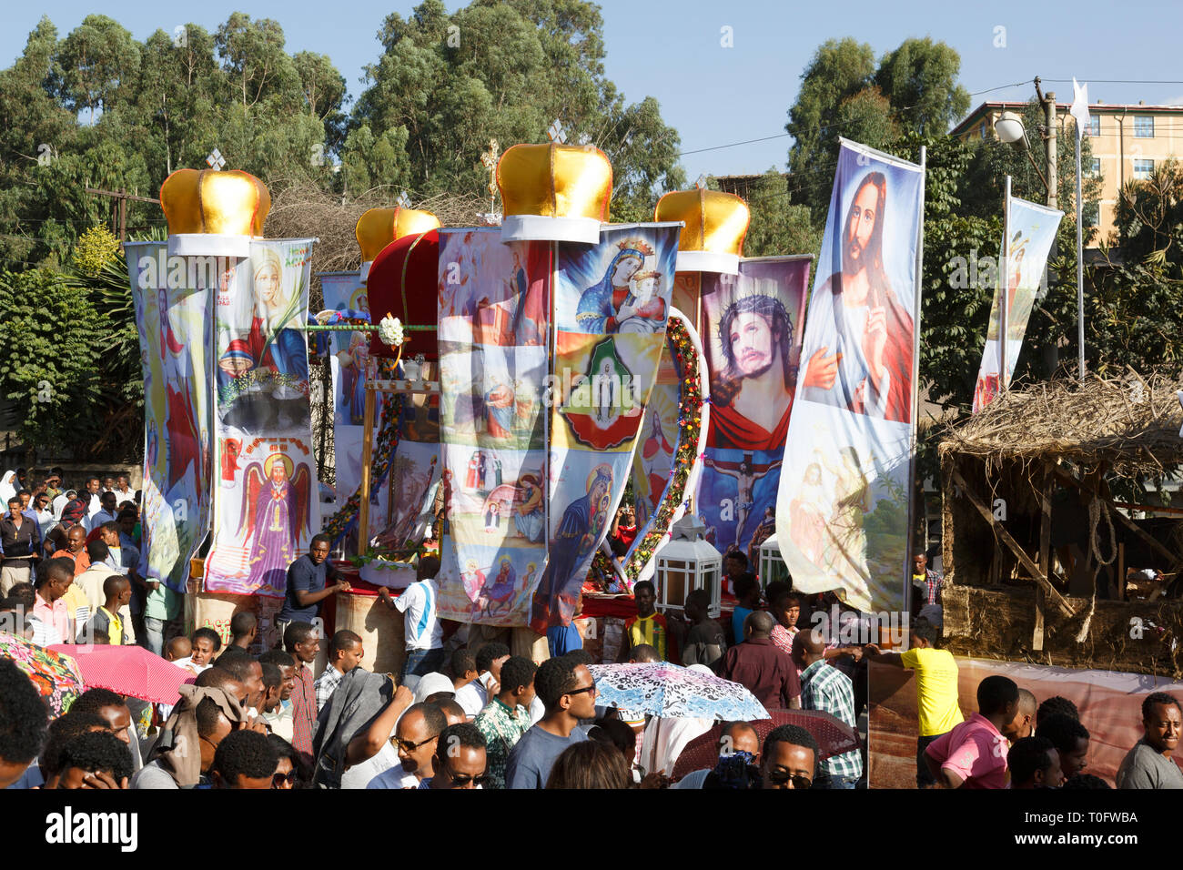 Gonder, Äthiopien, 18. Februar 2015: Einheimische, die sich an der Prozession am Timkat Festival, dem wichtigsten Äthiopischen Orthodoxen Feier von Epiphan Stockfoto