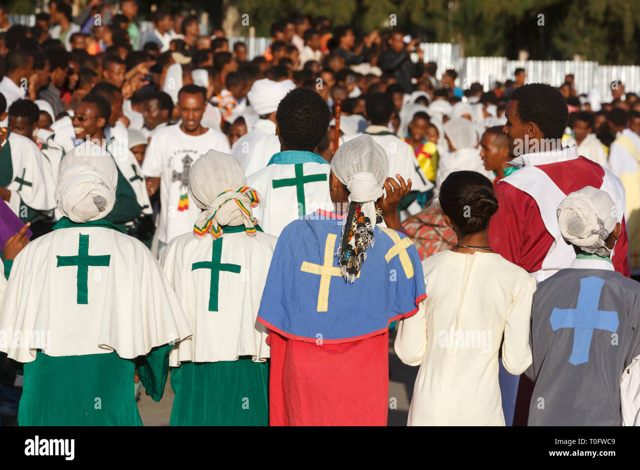 Gonder, Äthiopien, 18. Februar 2015: Die Menschen in der traditionellen Kleidung feiern die Timkat Festival, dem wichtigsten Äthiopischen Orthodoxen Feier o Stockfoto