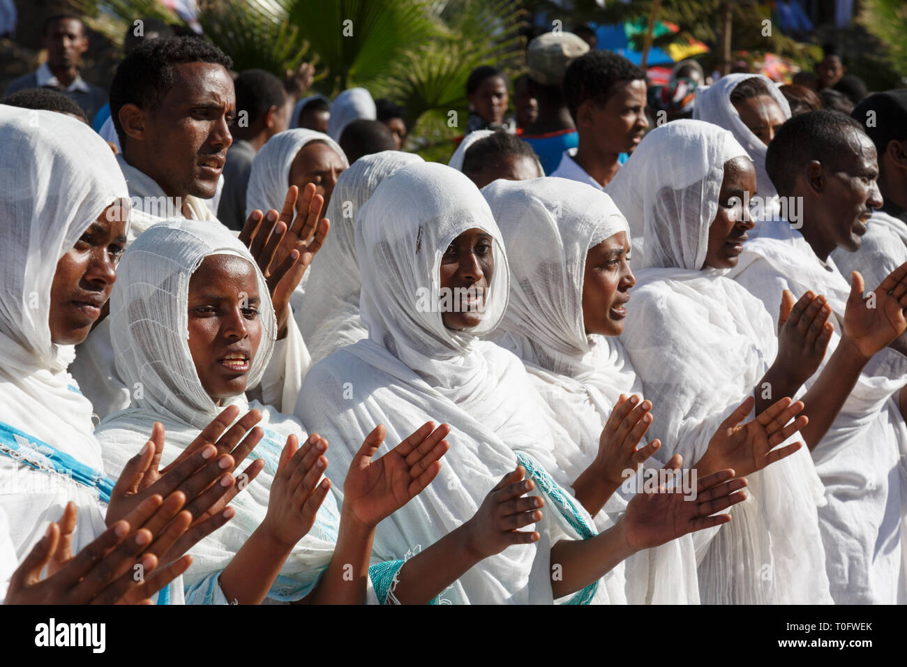 Gonder, Äthiopien, 18. Februar 2015: Die Menschen in der traditionellen Kleidung feiern die Timkat Festival, dem wichtigsten Äthiopischen Orthodoxen Feier o Stockfoto