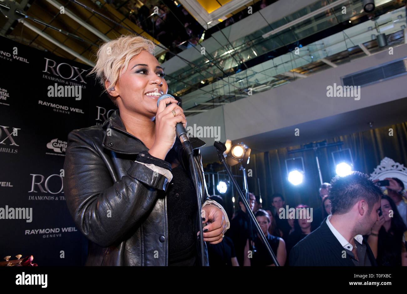 Die erste Verwendung abgebildeten Emeli Sande Chart topping Schottische star Emeli Sande Schlagzeilen ROX Moet Gold Partei eine Vielzahl von schottischen Sterne einschließlich Miss S Stockfoto