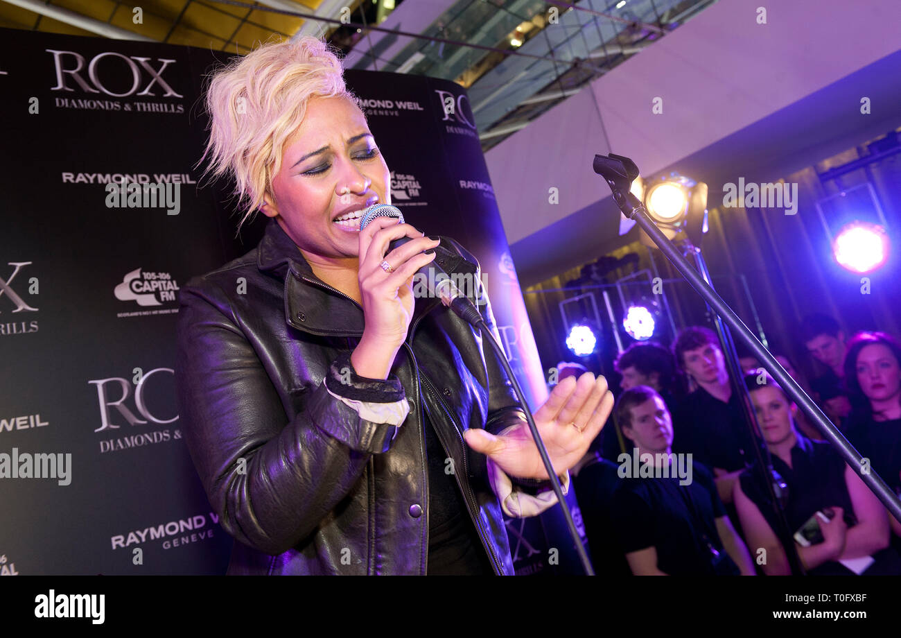 Die erste Verwendung abgebildeten Emeli Sande Chart topping Schottische star Emeli Sande Schlagzeilen ROX Moet Gold Partei eine Vielzahl von schottischen Sterne einschließlich Miss S Stockfoto