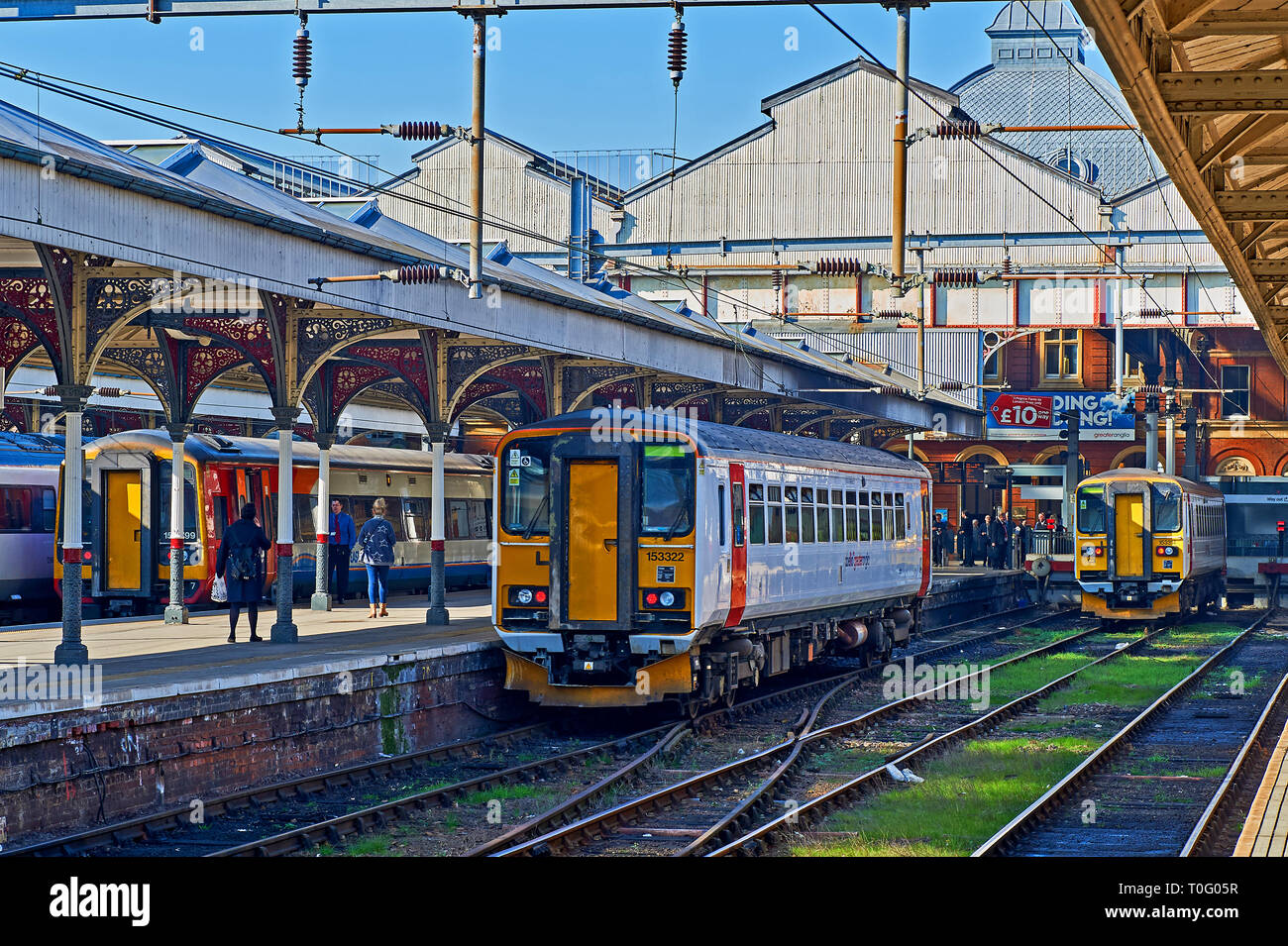 Personenzüge in der Station an der Norwich, Norfolk Stockfoto