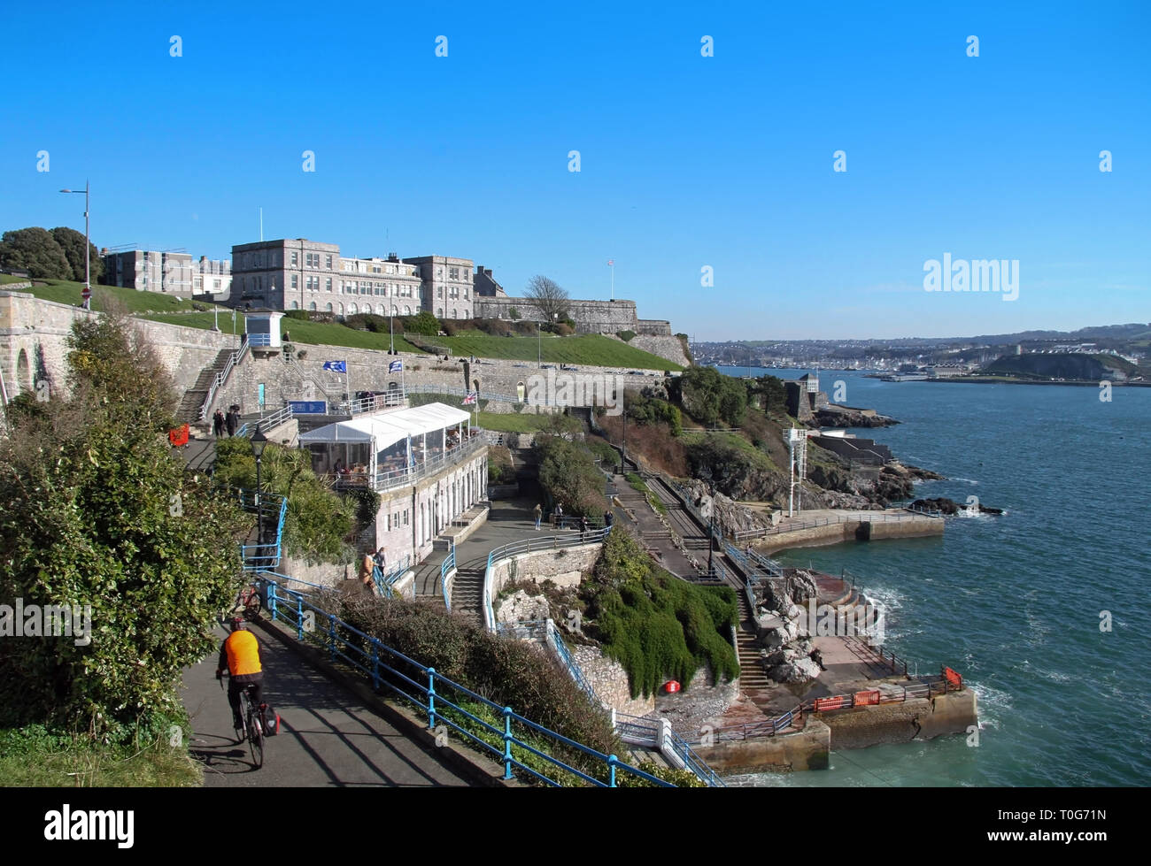 Plymouth mit Blick auf die Innen-, Cafe- und Marine laboratories Hoe Stockfoto