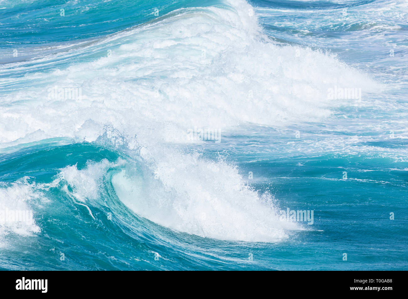Riesige Meer Wellen in Richtung Ufer Atlantik Wellen Stockfoto