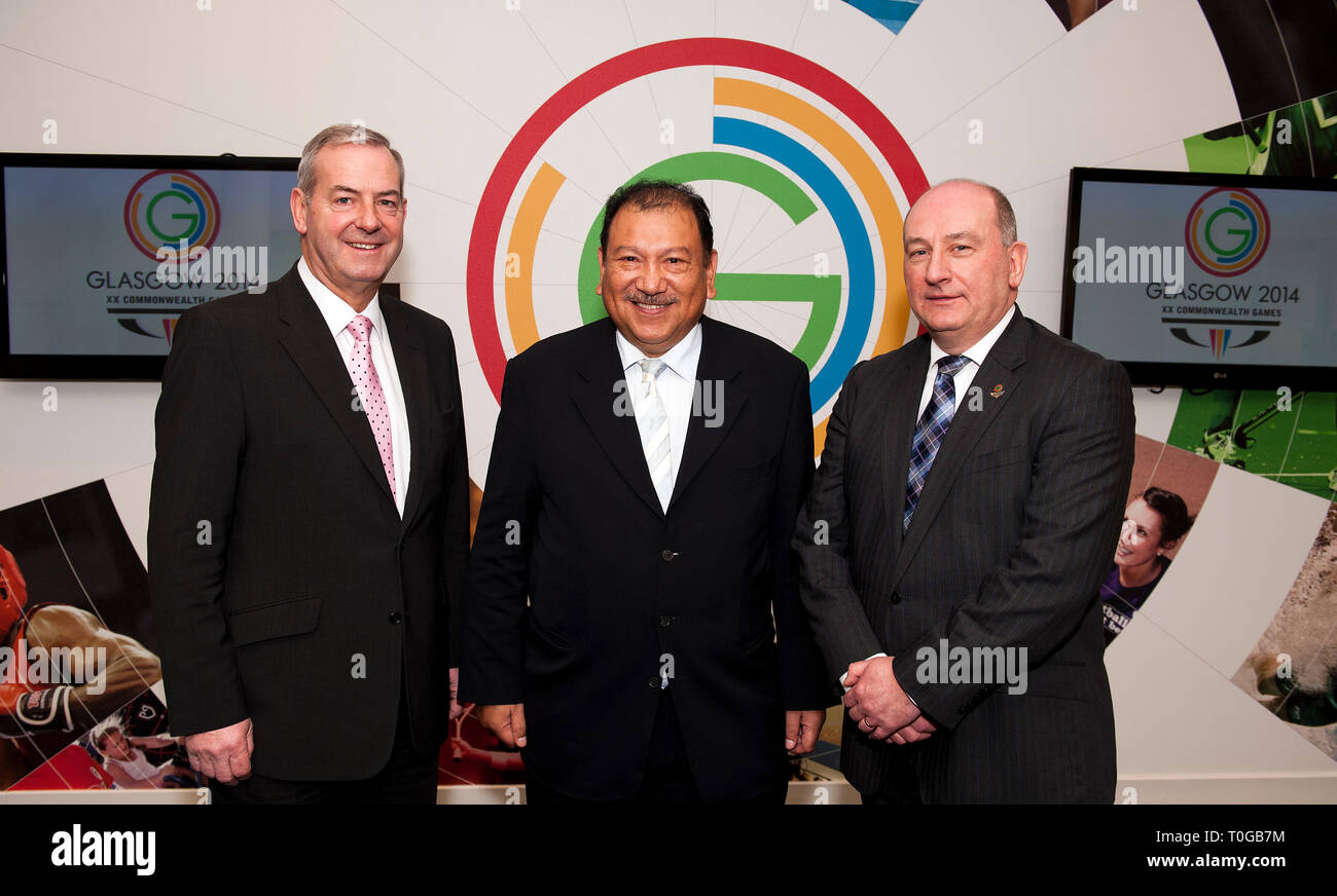 Die erste Verwendung der Präsident der Commonwealth Games Federation Prinz Imran visits Glasgow Hauptsitz 2014. Herr Smith, Prinz Imran, Michael Cavan Stockfoto