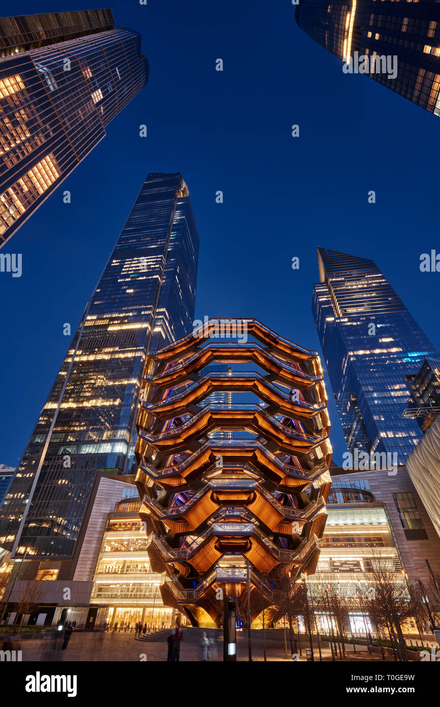 Das Schiff, die auch als Hudson Yards Treppe (von Architekt Thomas Heatherwick ausgelegt) in der Abenddämmerung bekannt. Manhattan, New York City Stockfoto