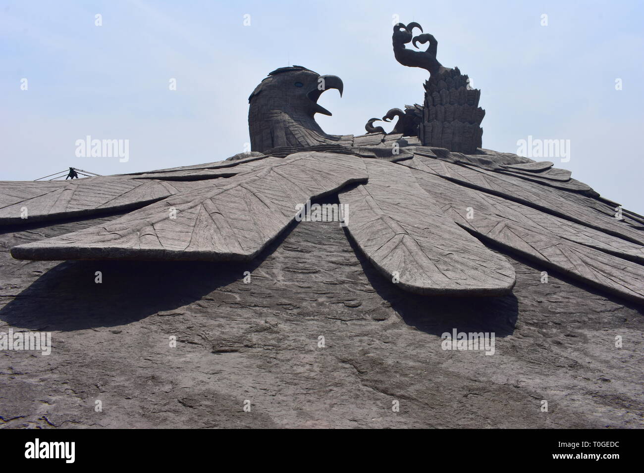 Kollam, Kerala, Indien - 2. März 2019: Panoramablick auf den Jatayu Skulptur Stockfoto