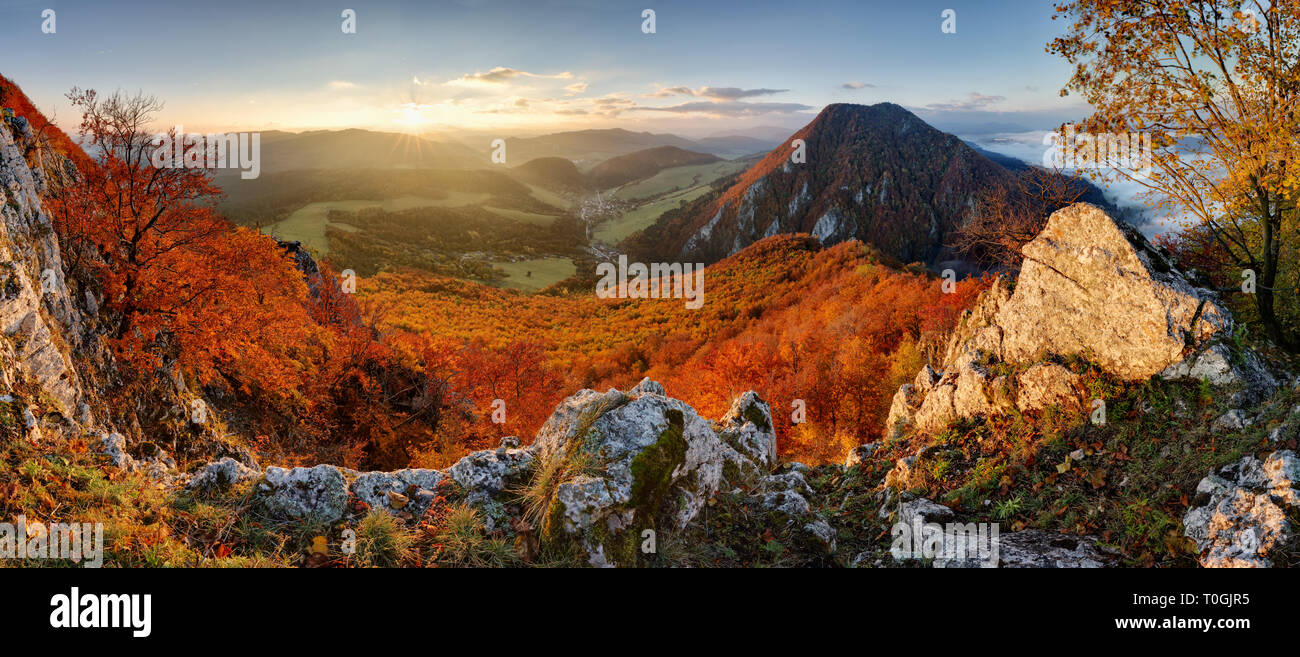 Panorama im Herbst von Peak Manin - Povazska Bystrica Stockfoto