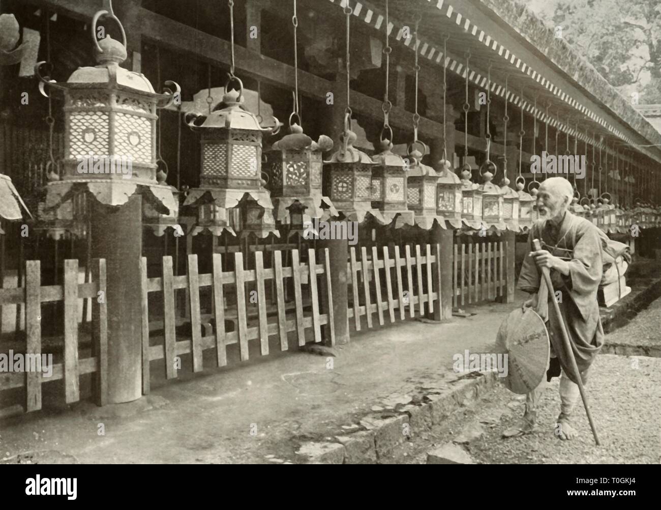 'Auf einer Pilgerreise nach Nara', 1910. Schöpfer: Herbert Ponting. Stockfoto