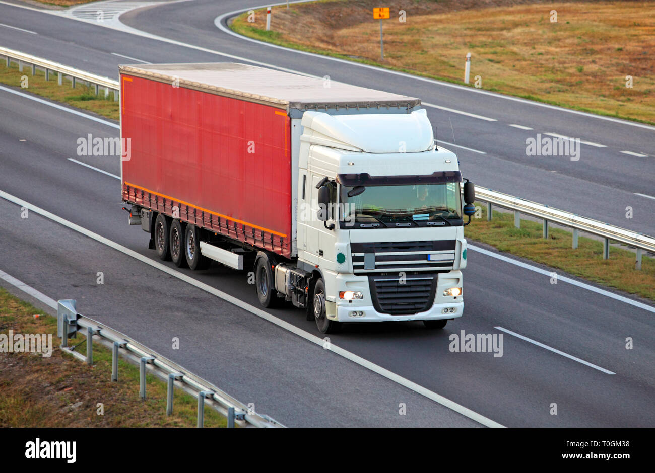 Lkw auf der Autobahn, LKW-Transport Stockfoto