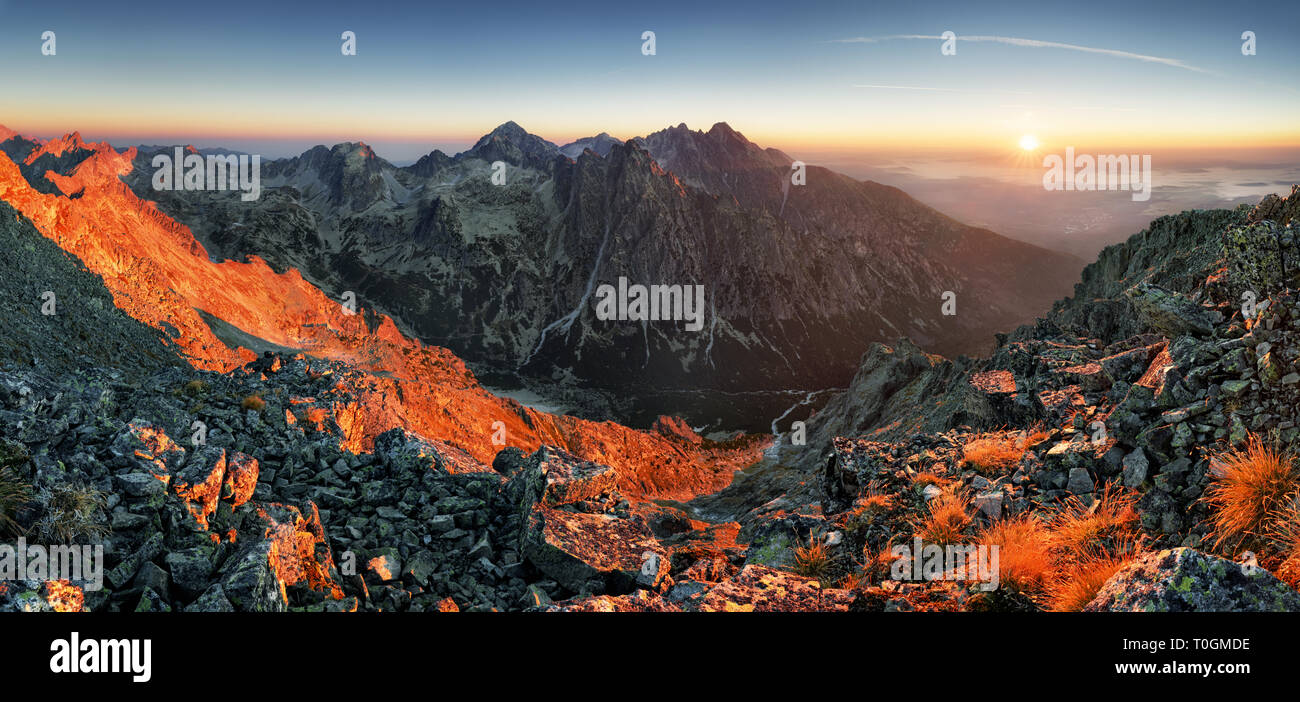 Slowakei mountain sunrise Panorama Sommer, Slavkovsky stit. Stockfoto