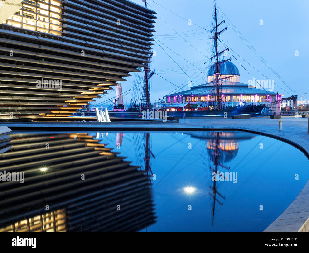V&A Dundee design museum und RRS Discovery Museum Schiff am Flußufer Esplanade Dundee Schottland Stockfoto