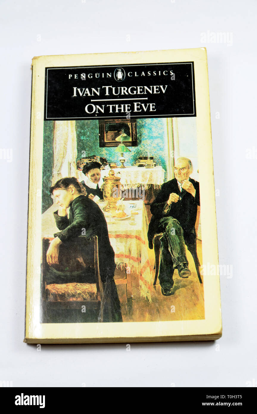 Penguin Classics Übersetzung von Am Vorabend von Ivan Turgenev Stockfoto