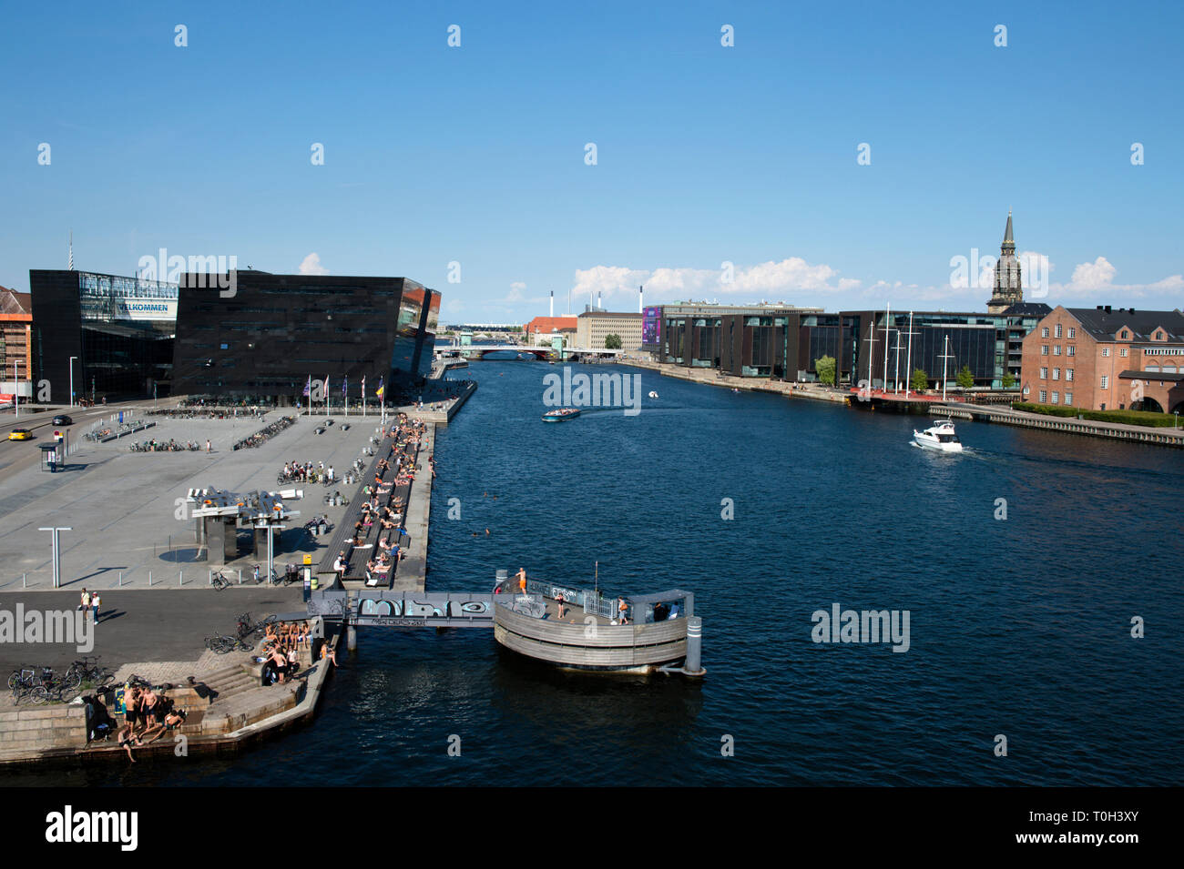 Dänemark, Kopenhagen, Stadtbild und Black Diamond vom Dach der Blox Gebäude Stockfoto