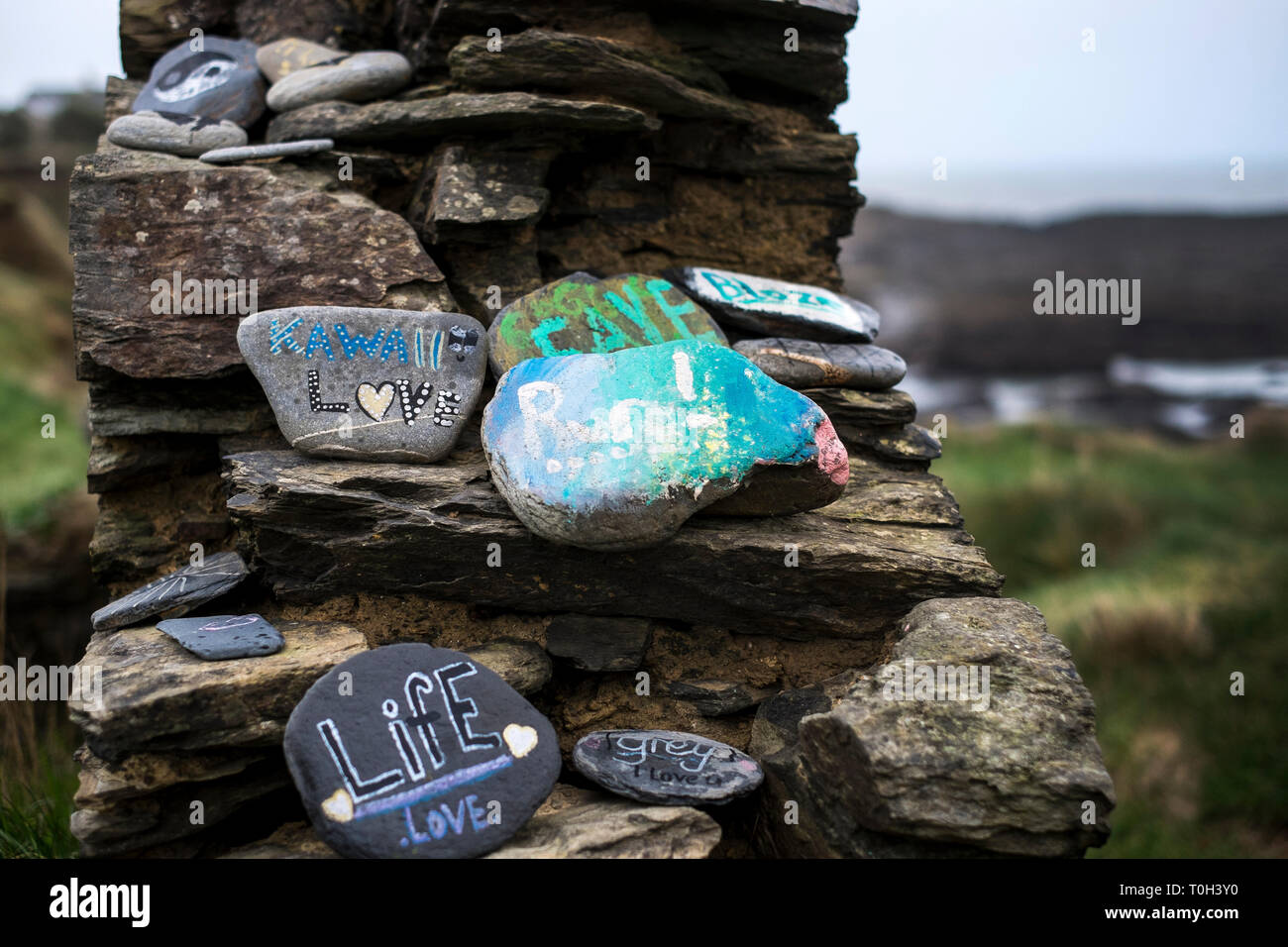 Bemalte Steine im County Cork, Irland Stockfoto
