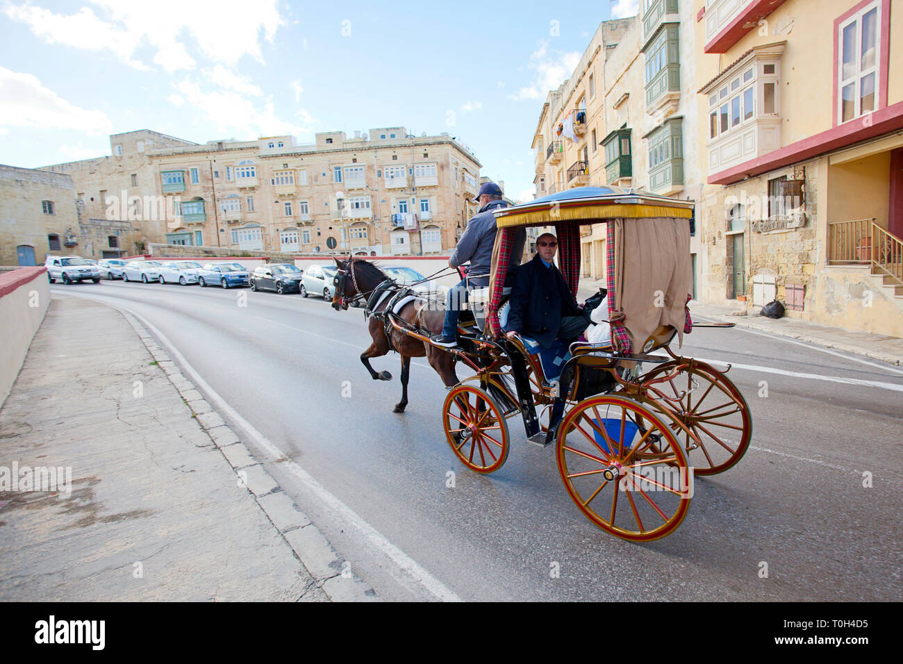 Pferdekutschenfahrt durch die Straßen von Valletta Stockfoto