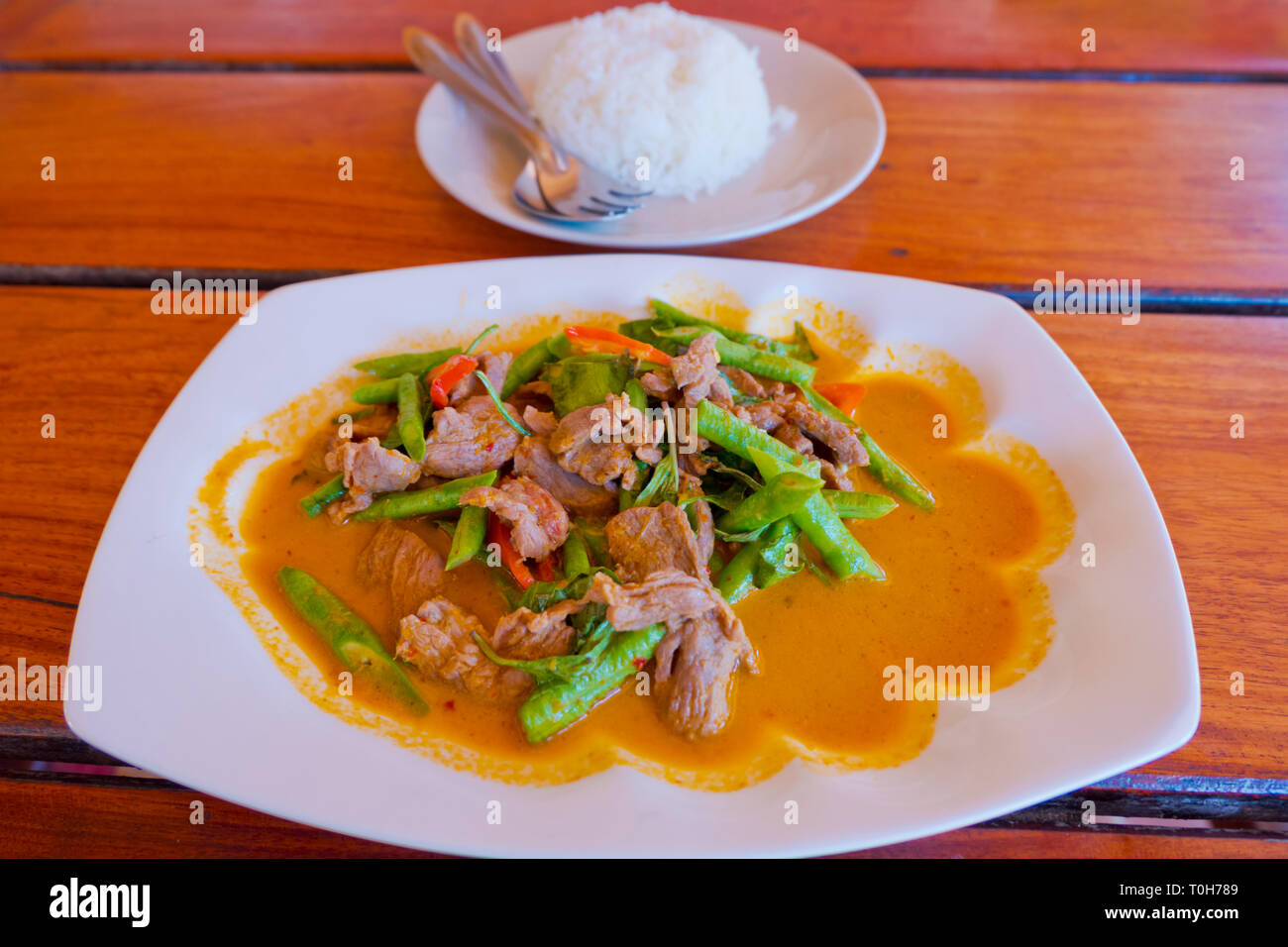 Rotes curry mit rindfleisch -Fotos und -Bildmaterial in hoher Auflösung ...