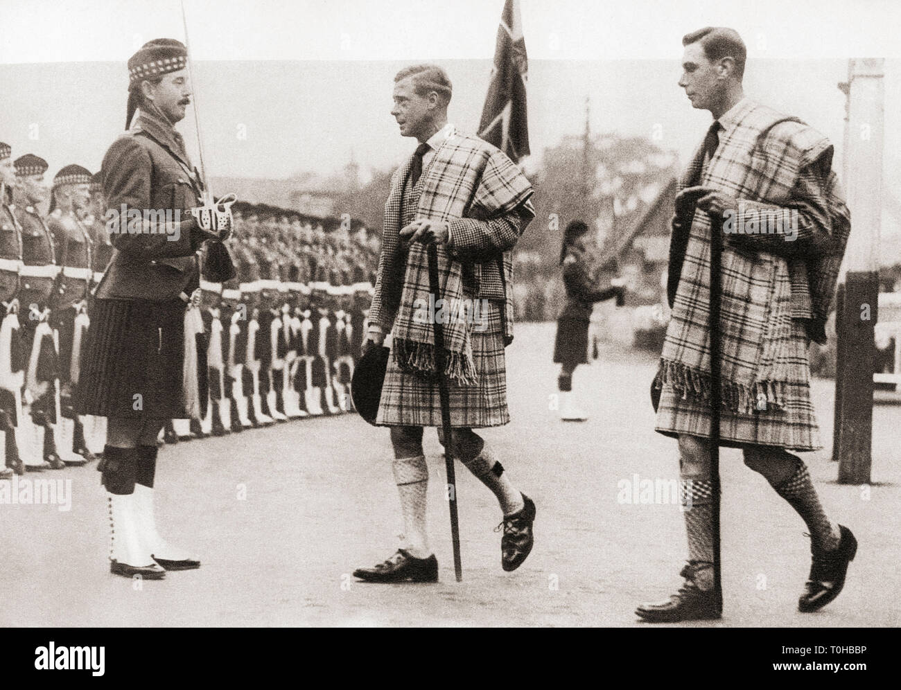 Edward VIII mit König George VI. In Balmoral, Aberdeenshire, Schottland, 1936, Herzog von Windsor, König des Vereinigten Königreichs, Stockfoto