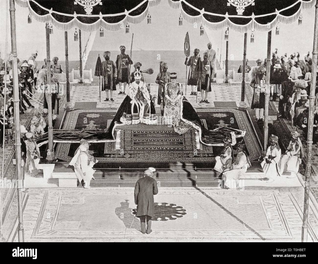 Nizam von Hyderabad ist eine Hommage an König George V und Königin Mary, Delhi Durbar, Indien, alter Jahrgang 1900s Stockfoto