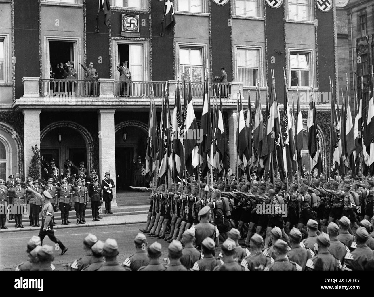 Nationalsozialismus, Organisationen, Hitler Jugend (HJ), März - Vergangenheit der Hitlerjugend am 'Deutschen Hof, Nürnberg, Nürnberg, Rallye, 1930er Jahre, auf der Terras Adolf Hitler, Additional-Rights - Clearance-Info - Not-Available Stockfoto