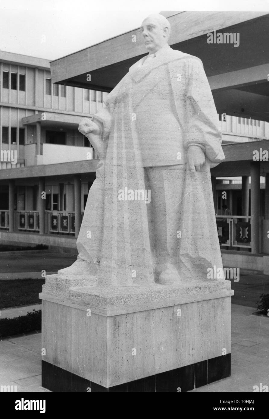 Geographie/Reisen, Dominikanische Republik, Ciudad Trujillo (Santo Domingo), Denkmäler, Trujillo Statue auf dem Boden der Universität, um 1960, Additional-Rights - Clearance-Info - Not-Available Stockfoto