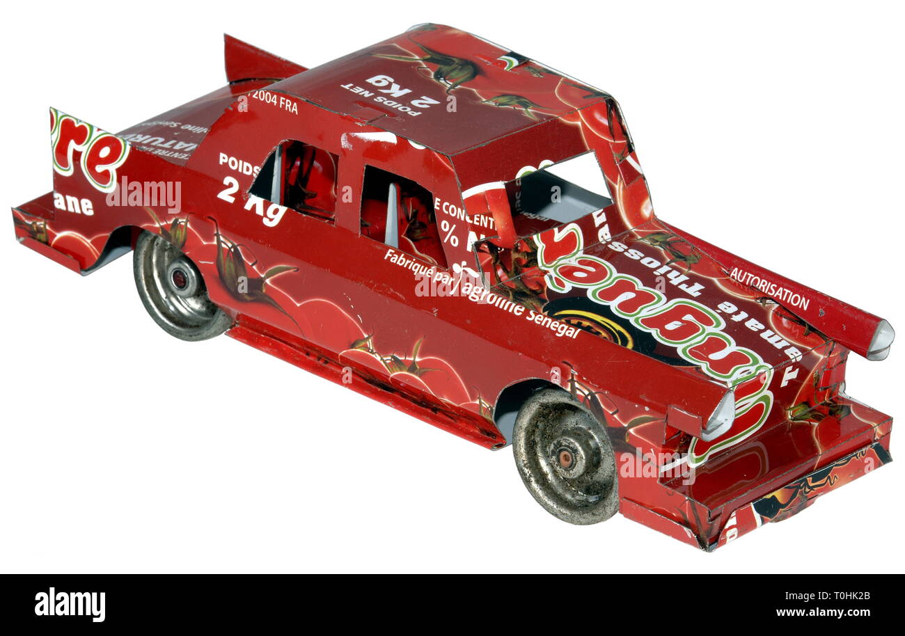 Recycling, Auto in Handarbeit aus einem alten Zinn, Ford Thunderbird Gefühl, Senegal, Additional-Rights - Clearance-Info - Not-Available Stockfoto