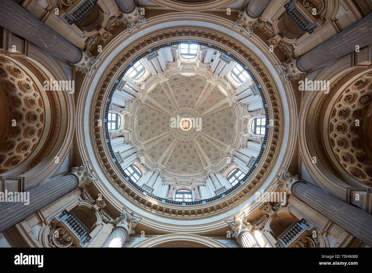 TURIN, Italien - 21 AUGUST 2017: Superga Basilika barocken Kuppel Innenraum, Low Angle View in Turin, Italien Stockfoto