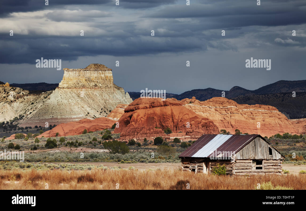 Alte Holzhütte in der Wüste von Utah, USA Stockfoto