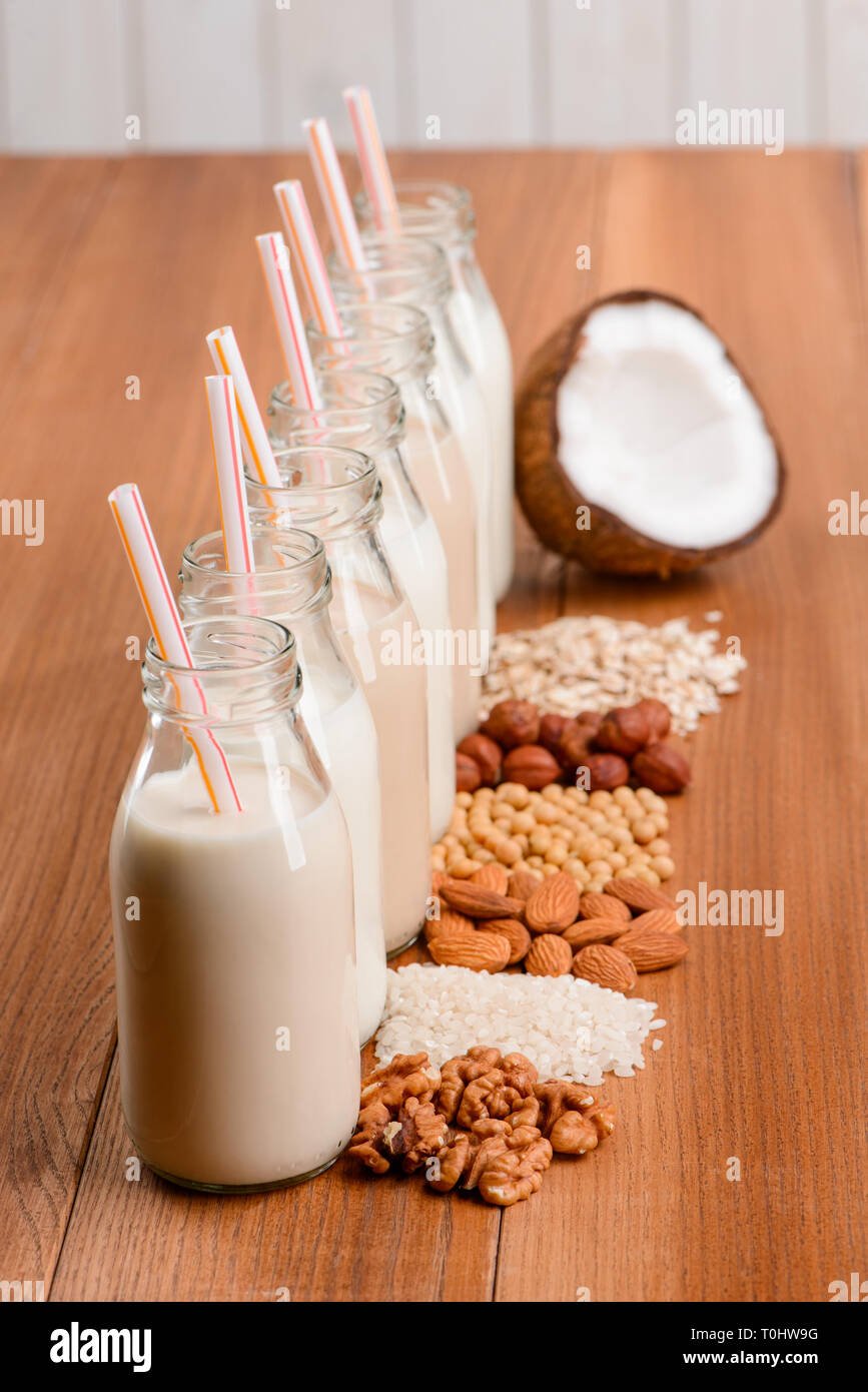 Flaschen laktosefreie Milch Stockfoto