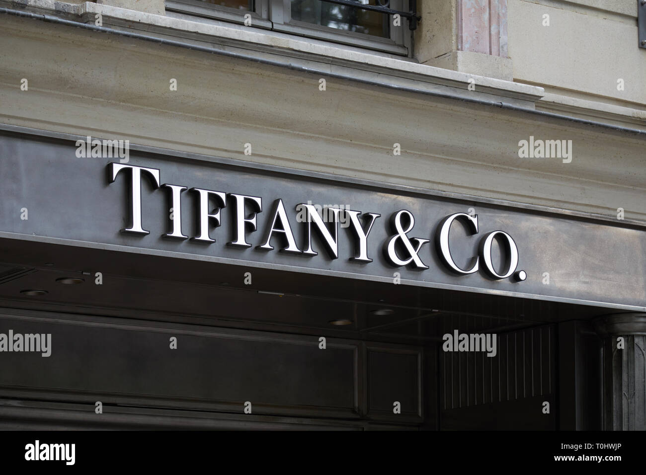 PARIS, Frankreich, 22. JULI 2017: Tiffany luxury Store anmelden in Paris, Frankreich. Stockfoto