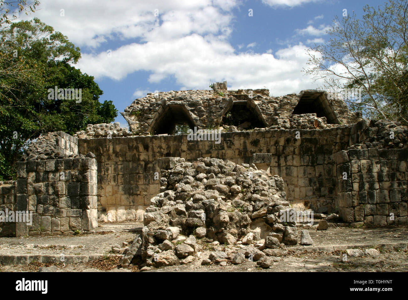 Zona arqueologica Zona Arqueológica de Chichen Itza Chichén Itzá Maya: ItzáChichén (chichén) Boca del Pozo, de los (itzá) brujos de Agua. Es uno de los principales sitios arqueológicos de la Península de Yucatán, en México, ubicado en el Municipio de Tinum. * Foto: * © Francisco Morales/DAMMPHOTO.COM/NORTEPHOTO * * * Verkauf * * 3. * Stockfoto