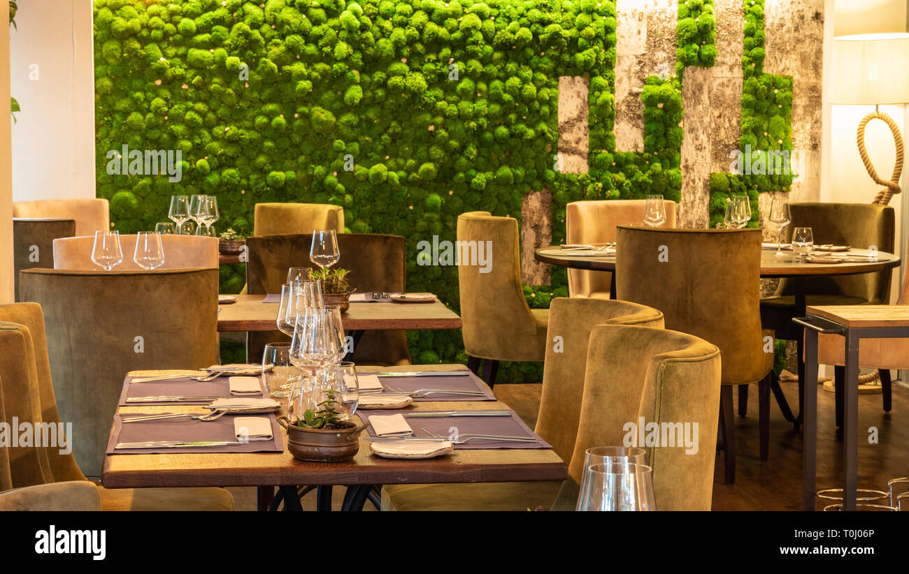 Blick in das Innere der Adrian Quetglas Restaurant Palma Mallorca, Baleares, Spanien am 20. März 2019 Stockfoto