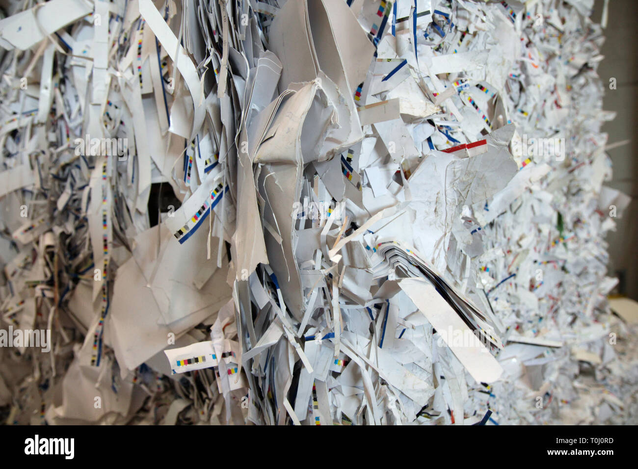 Gestapelte Papier Ballen für Recycling Stockfoto