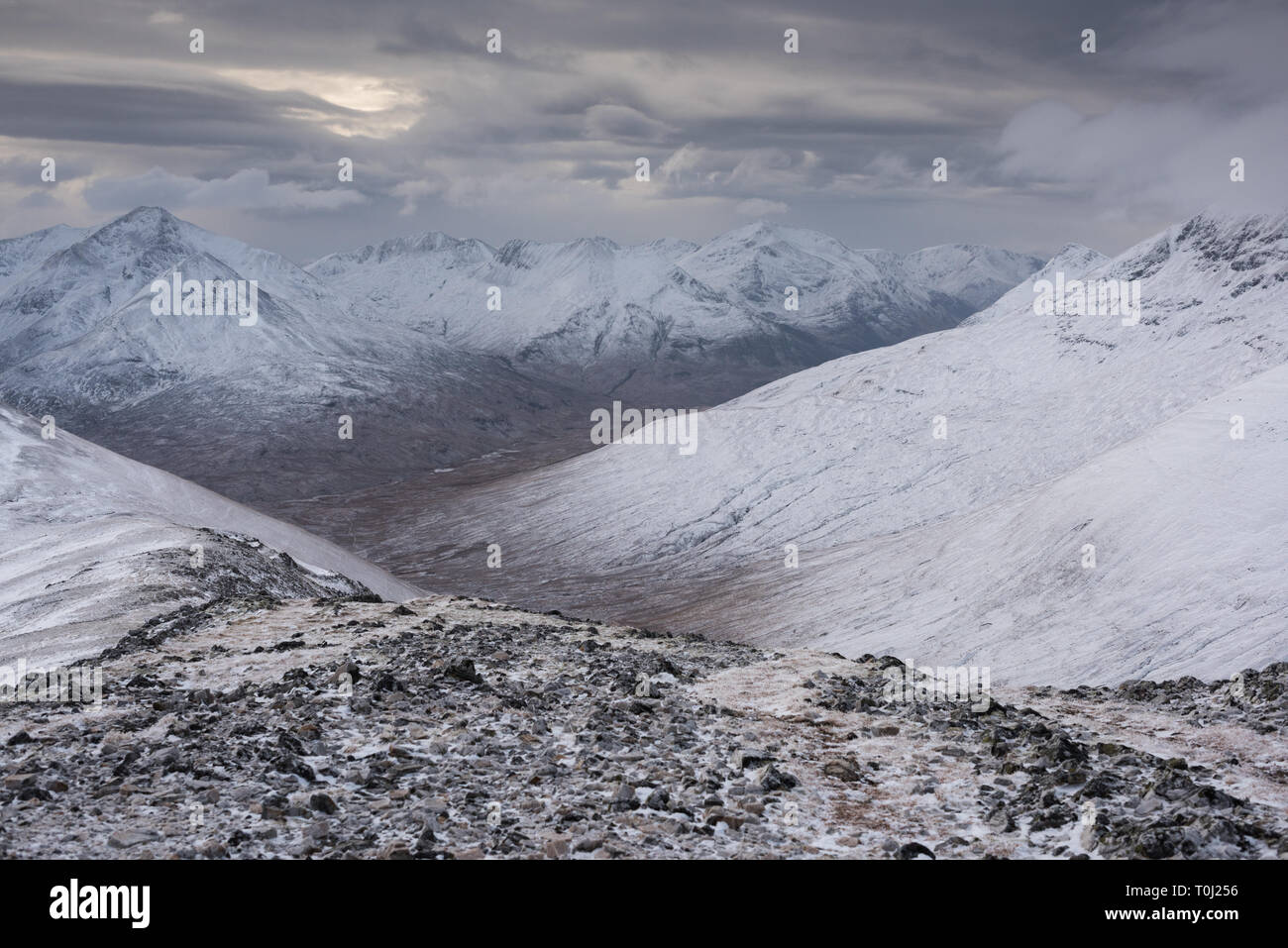 Winterliche Panorama der Grey Corries und Mamores, Schottland Stockfoto