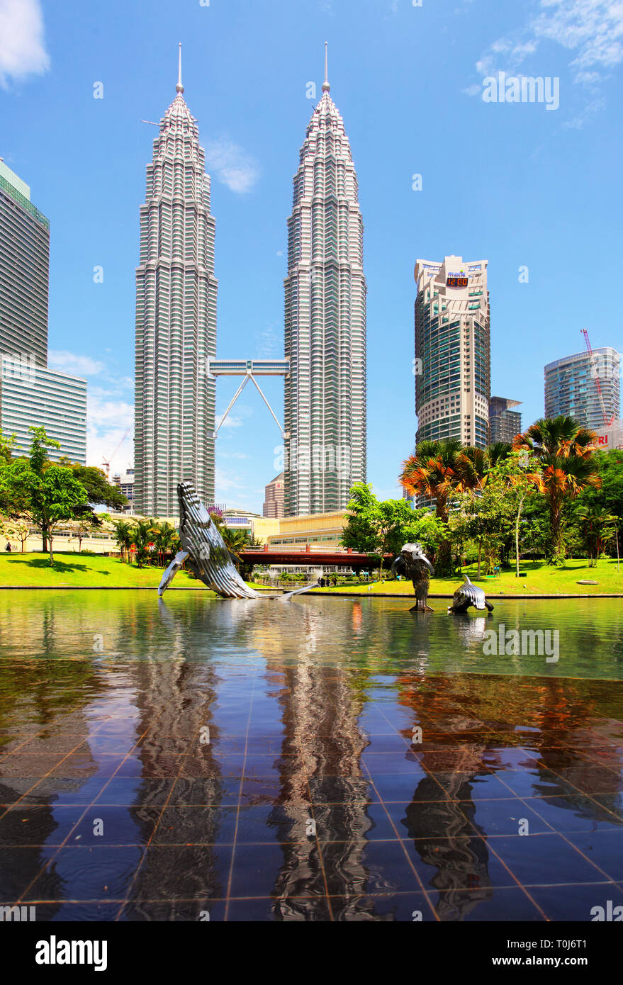 KUALA LUMPUR, MALAYSIA - Fasnacht 5: Petronas Towers am 5. Februar 2016 in Kuala Lumpur, Malaysia.Petronas Türmen ist das höchste Gebäude der Welt Stockfoto