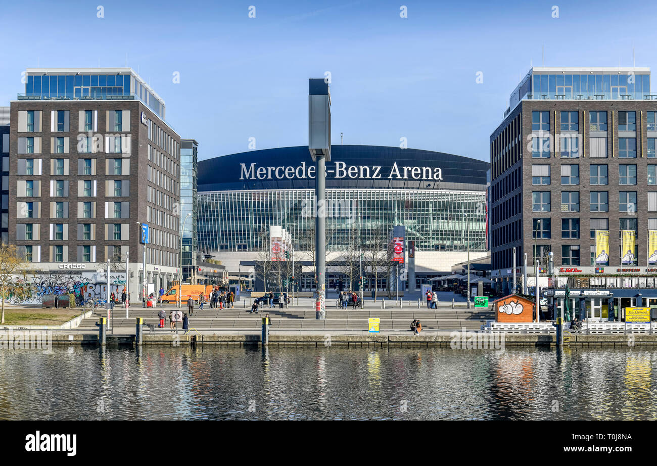 Mercedes Benz Platz Stockfotos Und Bilder Kaufen Alamy