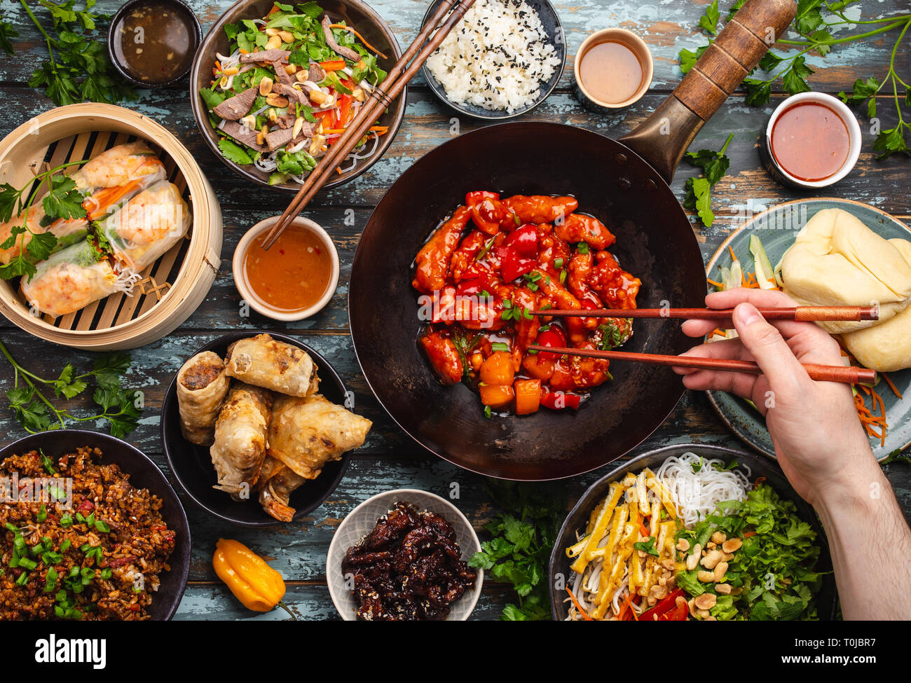 Chinesische Rolle Stockfotos und -bilder Kaufen - Alamy