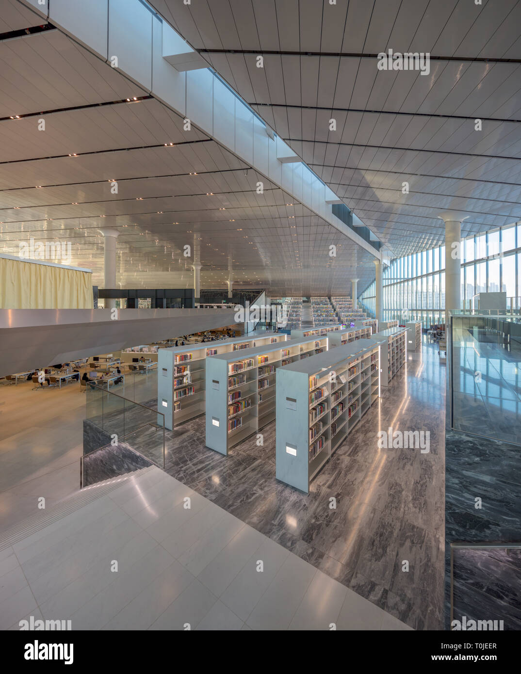 Buchen Sie Stacks, Qatar National Library Building, Bildung Stadt, Katar, von Rem Koolhaas, 2017 Stockfoto