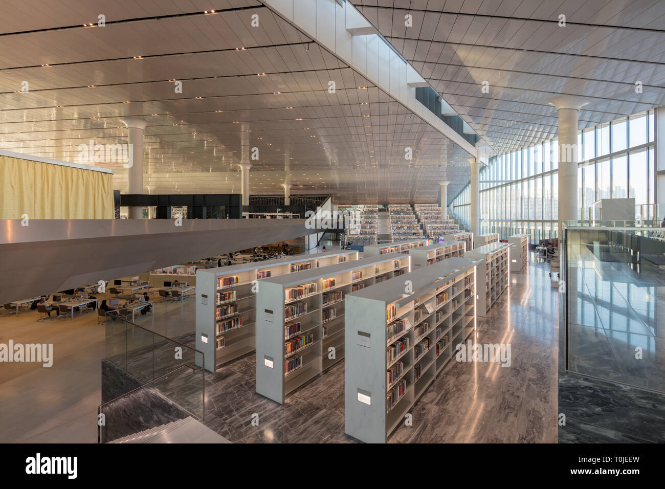 Buchen Sie Stacks, Qatar National Library Building, Bildung Stadt, Katar, von Rem Koolhaas, 2017 Stockfoto